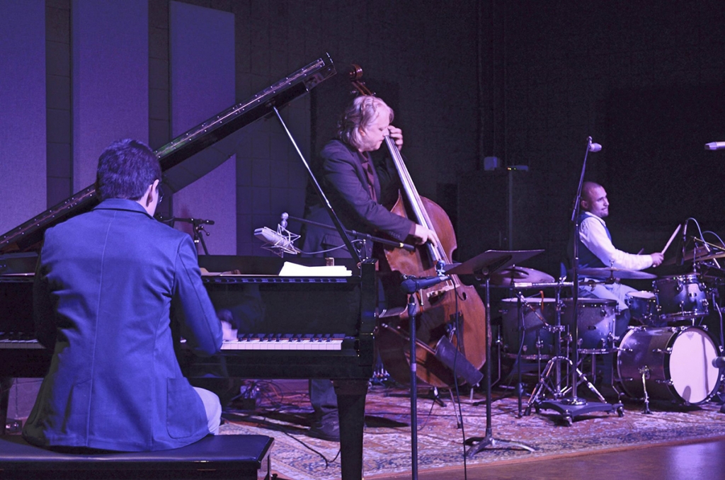 LiveAtSlider7-1024x678